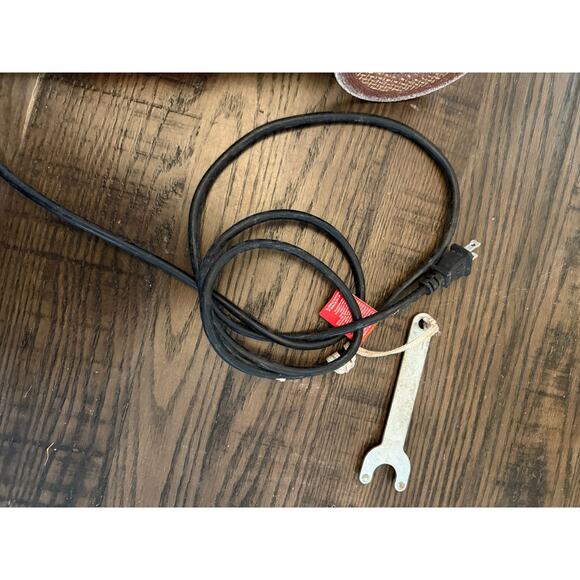 Craftsman CMEG100 4½” Corded Angle Grinder - tested and working - Picture 8 of 10